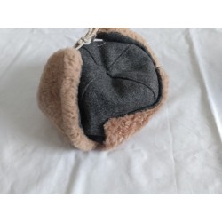 Czapka futrzana ciemnoszara z beżowym futrem